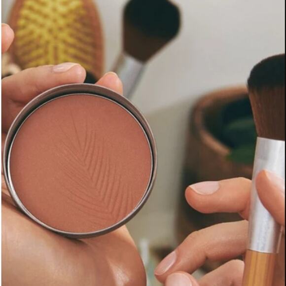 The Body Shop Coconut Bronze™ Matte Bronzing Powder 0.3oz DARK 05 NEW NLA HTF - Picture 5 of 5